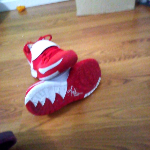 Nike brand new basketball shoes - Picture 4 of 4